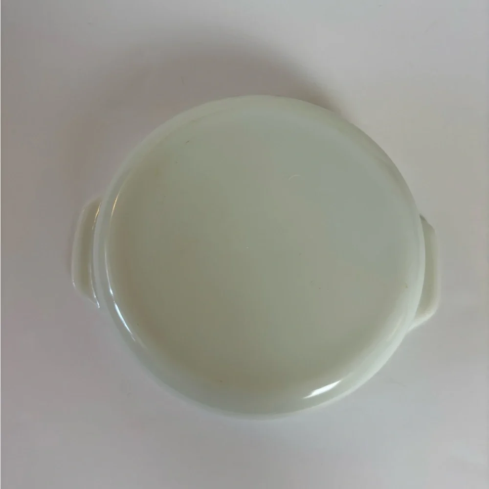 Vintage Anchor Hocking 429 milk glass baking dish round 9” 1.5 quart vegetable - Picture 5 of 6